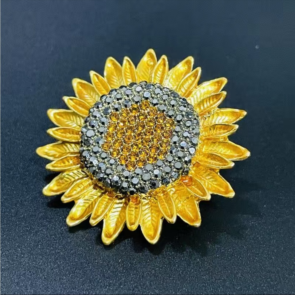 New Sunflower Gold Plated Brooch with Shiny Rhinestone Vintage Style